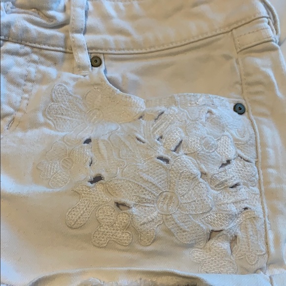 White lace front shorts - Picture 2 of 2